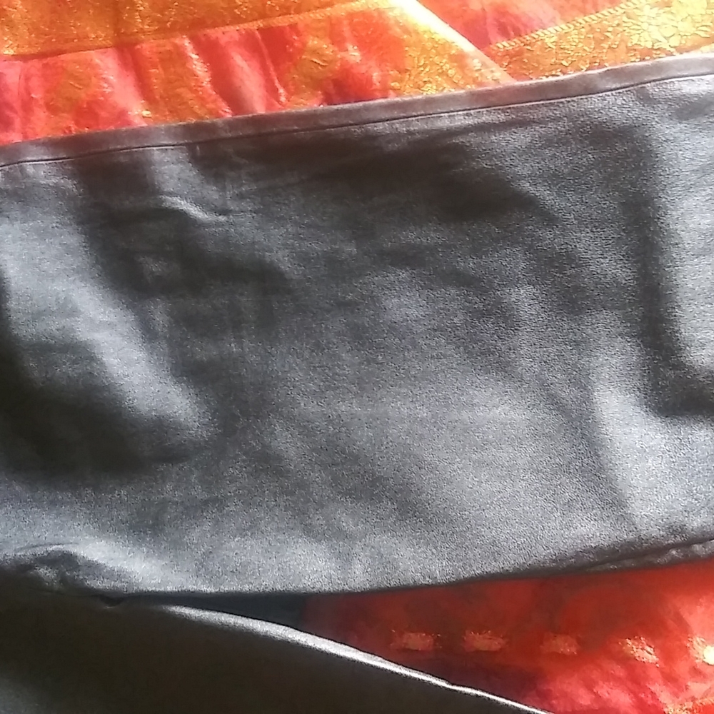 SOLD 💕St. John Napa Leather Stretch Pants - Picture 9 of 13